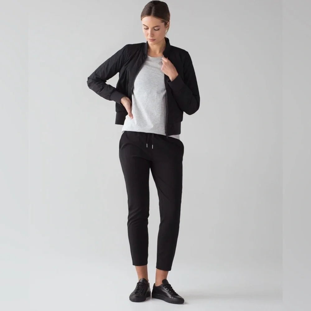 Lululemon On The Fly Pant Black Size 4 Woven High Rise Work Travel